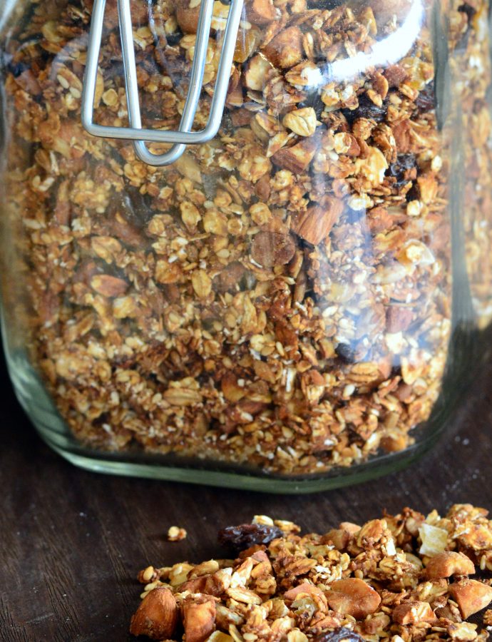 HJEMMELAGET GRANOLA