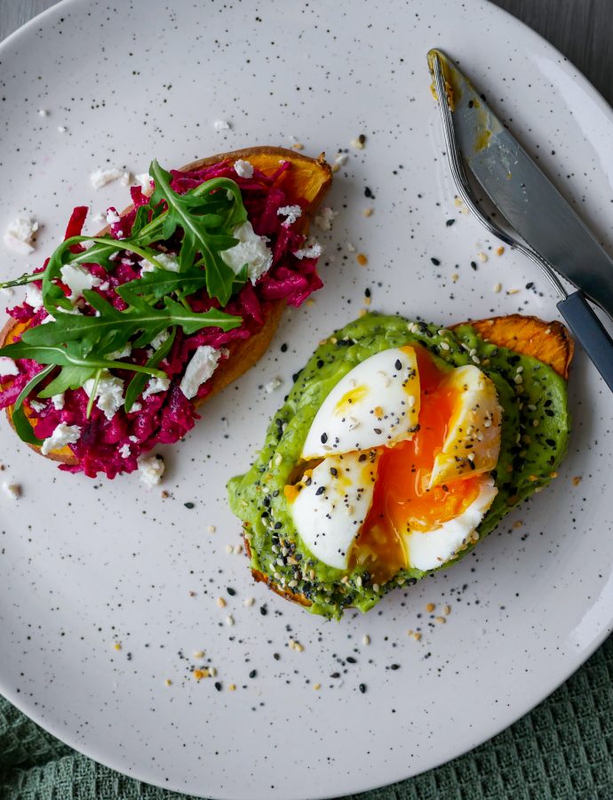 SØTPOTET-TOAST MED RØDBETE-TZAZTIKI OG SMILENDE EGG