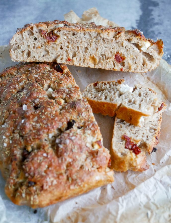 ELTEFRI FOCACCIA MED FETAOST, SOLTØRKET TOMAT OG ROSMARIN